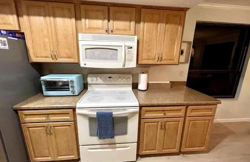 Palm Harbor House | 10 min from beach access, sleeps 10 private dock