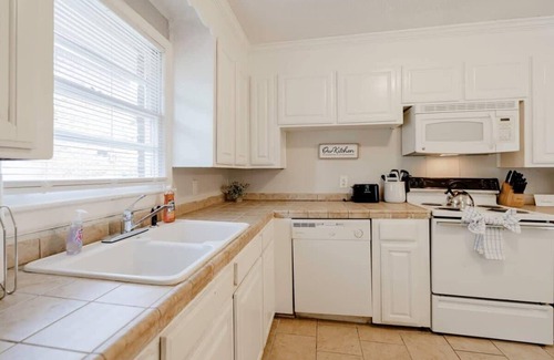 Eau Claire House | 10 Min from Downtown Columbia - The Ronnie Runner