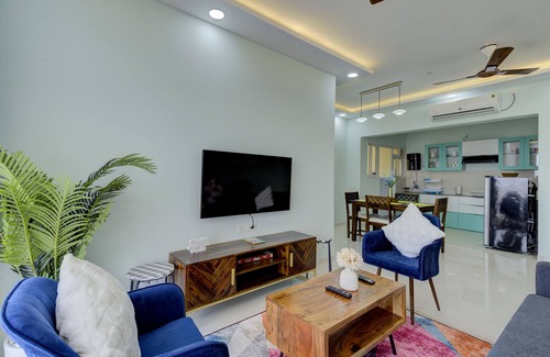 Chicalim Apartment | 10 min from GOI airport! Family sized apartment w/deck. Pool. Sauna. Wi-Fi.