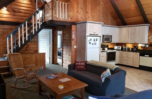 South Londonderry Ski Chalet | 10 min from Stratton! Log Cabin w/Beautiful Views