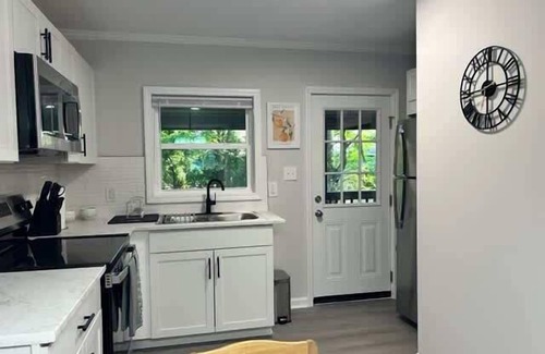 Southwest Raleigh House | 10 Min to Downtown | Desk | Fenced Yard | Wi-Fi
