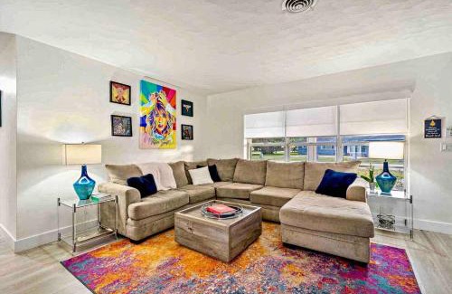 Pembroke Pines House | 10 Min To Hard Rock Stadium Pool, Game Room, Bbq