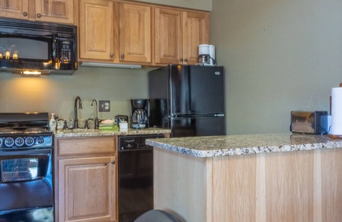 Purgatory Condo | 10 min to Ski - Private Deck - Golf/AC/ Pool/Hot Tub - Tamarron #623