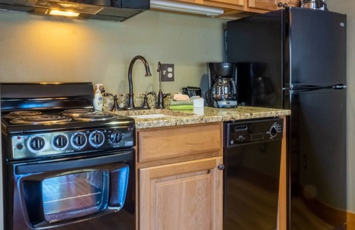 Purgatory Condo | 10 min to Ski - Private Deck - Golf/AC/ Pool/Hot Tub - Tamarron #623