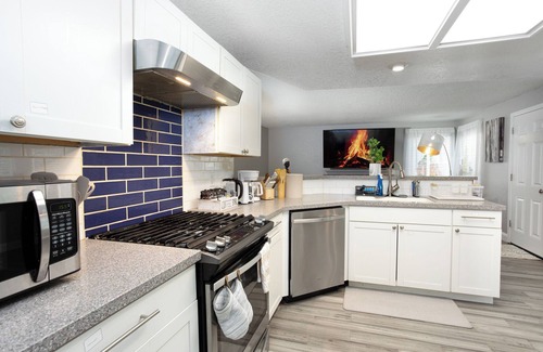 Centennial House | 10 min walk Quincy Reservoir Cherry Creek Willow Creek Park Trail Pets Friendly