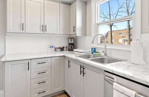 Burlington Apartment | 10 min walk to DT, stylish, free parking | IOB2