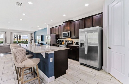 Celebration House | 10 Mins Disney/Private Pool and Hot Tub/Games Room/Arcades/XBox/5000sqft!/Wifi