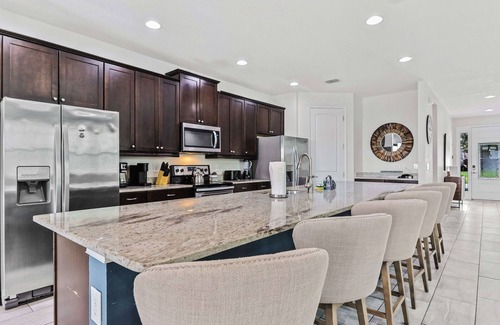 Celebration House | 10 Mins Disney/Private Pool and Hot Tub/Games Room/Arcades/XBox/5000sqft!/Wifi