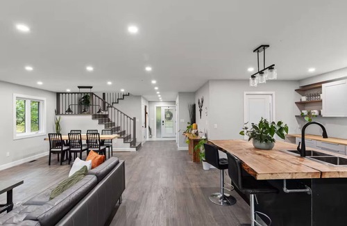Whitney House | 10 Mins to Algonquin, Hot tub, Games