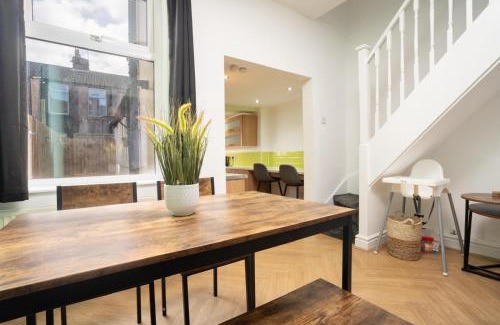 Liverpool House | 10 Mins To Crosby Beach Ensuite Wc Parking