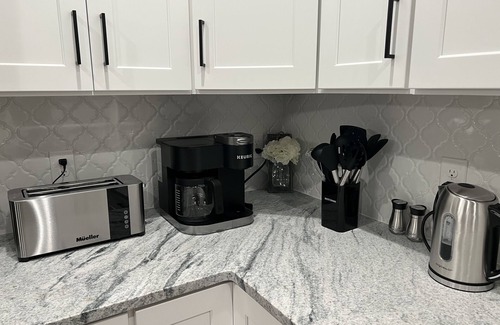 Lupton City House | 10 mins to Downtown Lux House, Hot Tub, Pet Friendly, Fenced Back Yard