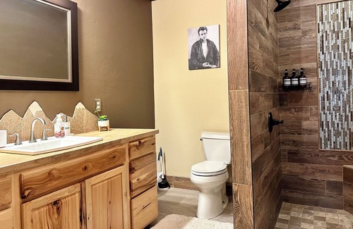 Nemo House | 10 mins to Lake Granbury and Glen Rose. Pet Friendly!