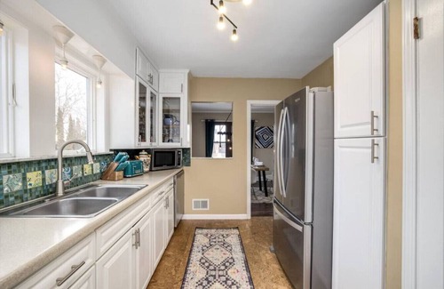 Ann Arbor House | 10 Mins To The Big House/Sleeps Up To 10 Guests