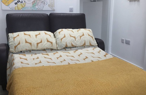 Camborne Bed & Breakfast | 10 Minute Drive to the Beach - Private Suite B & B - North Cornish Coast