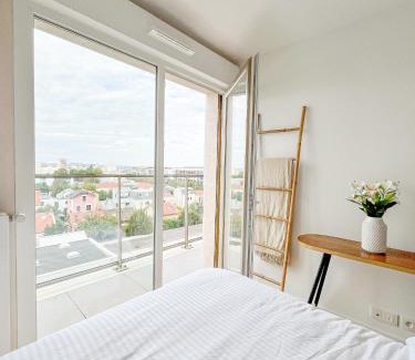 Quartier de Becon Apartment | 10 Minutes From Paris - Stunning Views - Scandi Zen Paris
