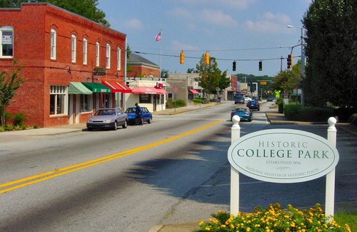 Church Street House | 10 minutes from Airport! 15 mins from Downtown Atlanta and major attractions.