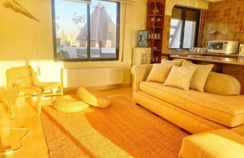 Al Abdali Apartment | 10 minutes from downtown , Sunny Rooftop Apartment with City View
