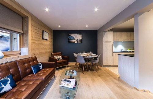 Morzine Apartment | ❄️🌞10 minutes from skiing -Stylish 2 bed flat with free ski bus & boot warmers