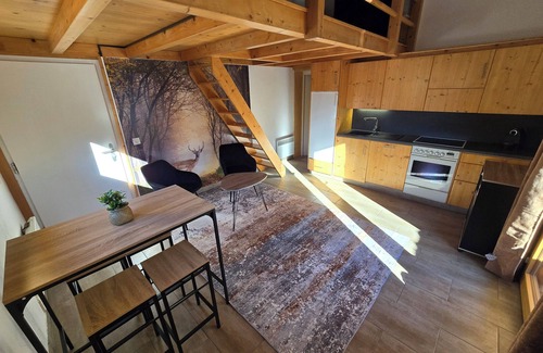 Saint-Pierre-de-Clages Apartment | 10 minutes from Verbier