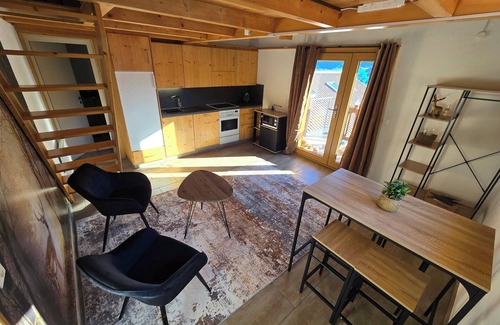Saint-Pierre-de-Clages Apartment | 10 minutes from Verbier