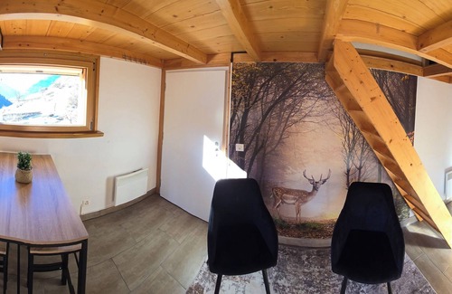 Saint-Pierre-de-Clages Apartment | 10 minutes from Verbier