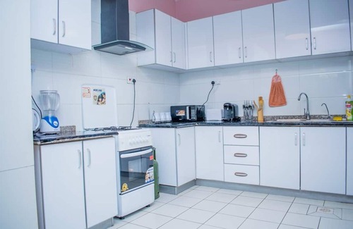 Kilimani Apartment | 10 minutes to city centre!Family sized condo with swimming pool.