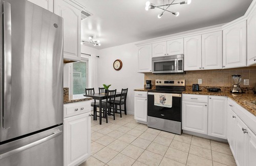 Indian Wells House | 10 Minutes to Disney! Villa with Pool & Game Room