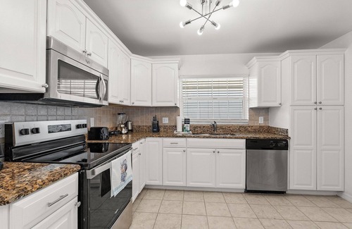 Indian Wells House | 10 Minutes to Disney! Villa with Pool & Game Room
