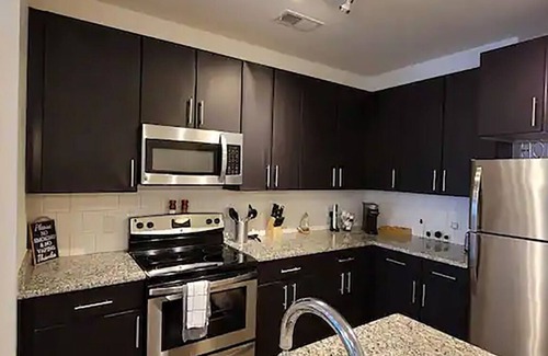 Westside Condo | 10 minutes to Georgia Aquarium, Mercedez Benz Stadium, State Farm Arena