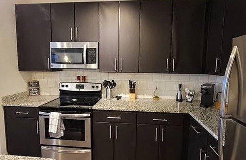 Westside Condo | 10 minutes to Georgia Aquarium, Mercedez Benz Stadium, State Farm Arena