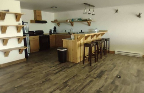 Babb House | 10 minutes to Glacier National Park! Central Eastside location for park access.
