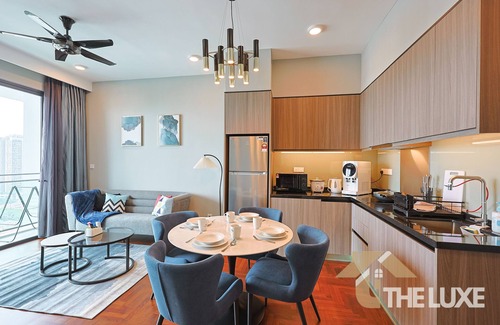 Kuala Lumpur Apartment | 10 minutes to Midvalley! 4 pax 2 bedrooms apartment with shopping mall below