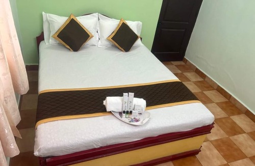 Kodaikanal Bed & Breakfast | 10 minutes to the lake! Family Sized with Bed Room