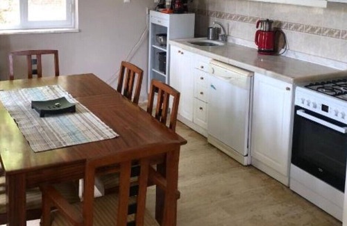 Ula Villa | 10 Minutes to Beach/ Kitebeach/ River Private Pool and Garden