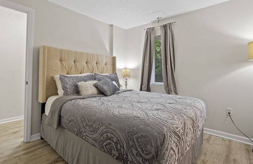 Gatlinburg Condo | 10-Minutes Walk To Gatlinburg Main Attractions W/ Indoor Pool, Hot Tub & Balcony