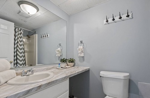 Gatlinburg Condo | 10-Minutes Walk To Gatlinburg Main Attractions W/ Indoor Pool, Hot Tub & Balcony