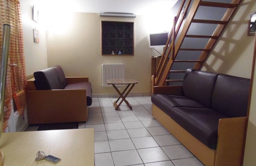Loire-Authion House | 10 mn from Angers quiet independant maisonnette garden chateaux de la loire