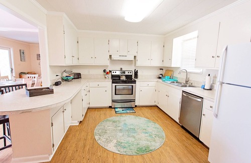 Kure Beach Cottage | 10% Off Aug + Sept! Charming Beach Cottage, 1 Block to Beach, Kure Pier + Food, Dog Friendly