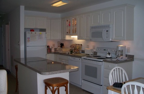 Bethany Beach Condo | 10% off for 1 wk, 20% off for 2 wks, 50 steps to beach, hear the ocean, Deck
