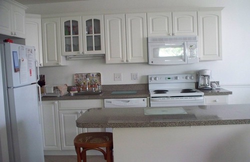 Bethany Beach Condo | 10% off for 1 wk, 20% off for 2 wks, 50 steps to beach, hear the ocean, Deck