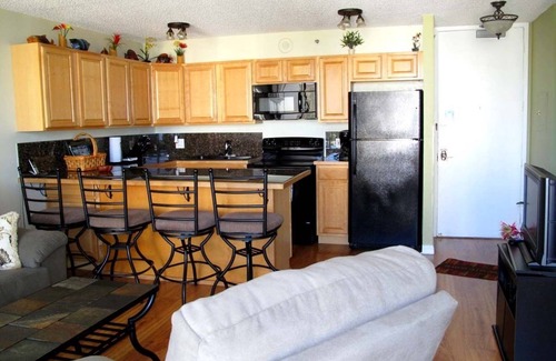Waikiki Condo | 10% Off Now! Awesome Diamond/Ocean View Condo! Corner Unit!