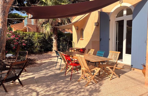 La Capte Villa | 10 pax, Family friendly, 2 mins walk to the beach, sea view.