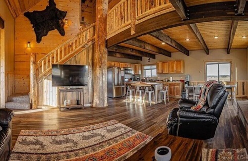 Island Park Cabin | 10 Peaks Chalet -Sleeps 10 people