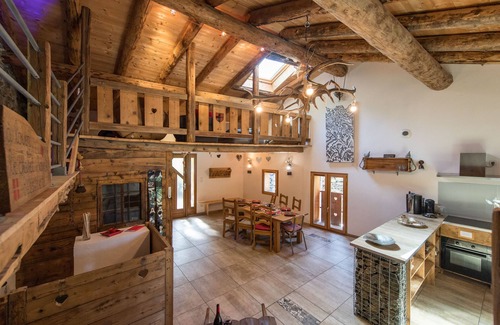 Orelle House | 10 people Chalet 100m² mountain atmosphere, great great winter ski, hiking in summer