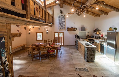 Orelle House | 10 people Chalet 100m² mountain atmosphere, great great winter ski, hiking in summer