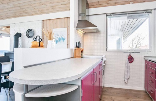 Hvalpsund House | 10 person holiday home in Farsø