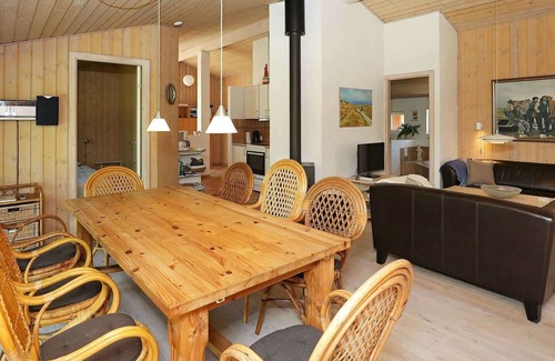 Bratten Strand House | 10 person holiday home in Jerup