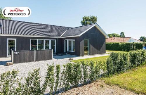 Pøt Strandby House | 10 person holiday home in Juelsminde