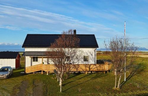 Austvagoy House | 10 person holiday home in Laukvik