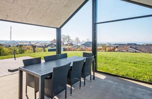Ronde House | 10 person holiday home in Rønde-By Traum